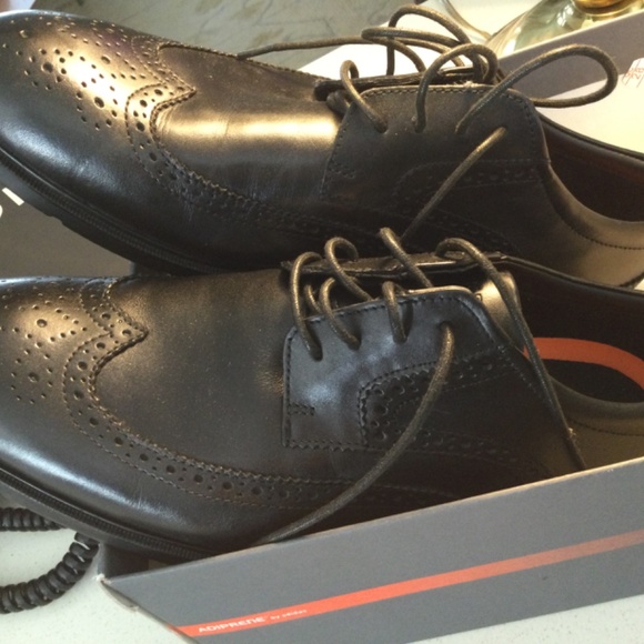 Brand New In Box Gorgeous Rockport Black Mens Wingtips - Picture 4 of 10